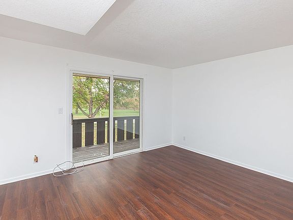 4th image of 1919 NW Hickory Ln Unit 10