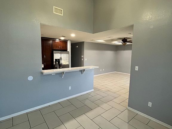 5th image of 2893 Madrid Ave