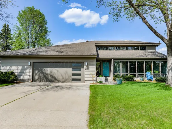 1375 Elm Cir N, Fargo, ND 58102
