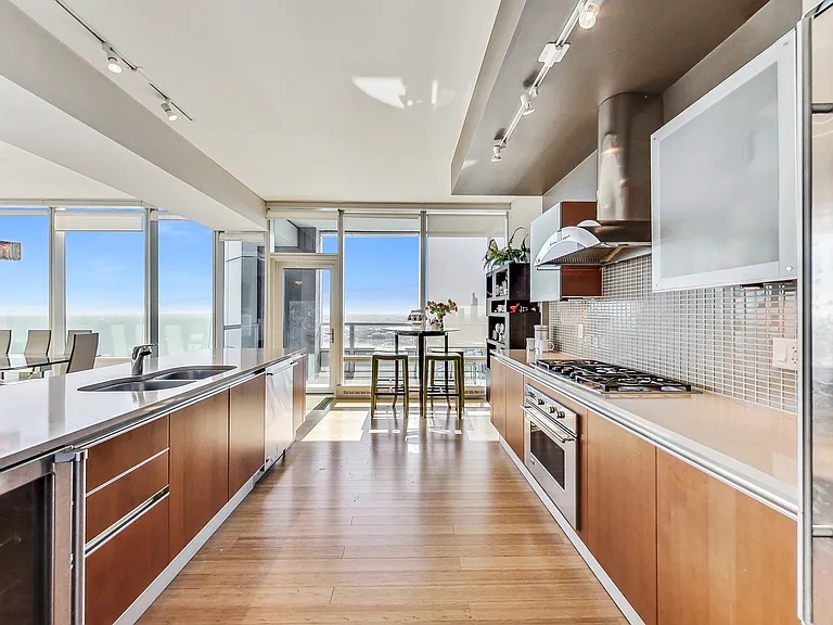 340 E Randolph St #4901 — Photo 13