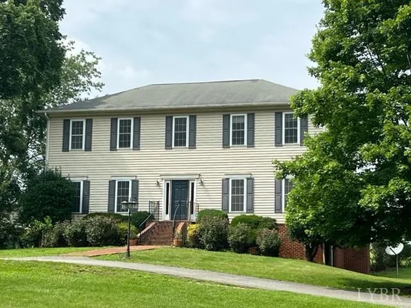 195 Golfers Cir, Appomattox, VA 24522