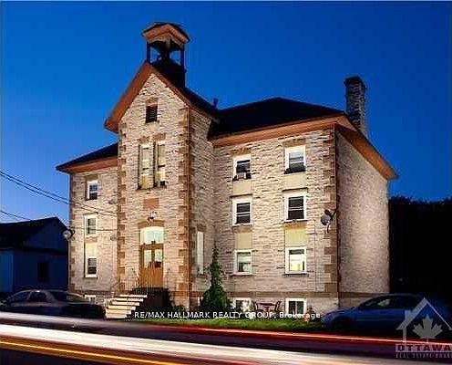 1st image of 89 Princess St #2