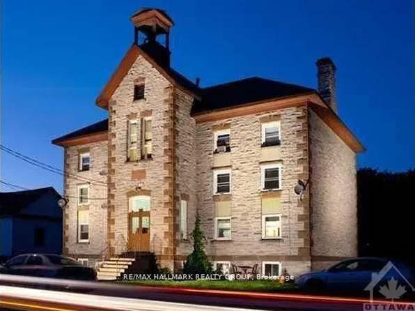 89 Princess St #2, Lanark Highlands, ON K0G 1M0