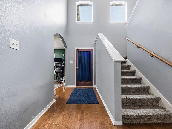 4th image of 924 Chad Ln