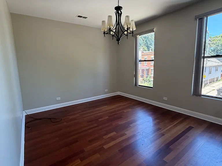 2411 W 34th Pl — Photo 11