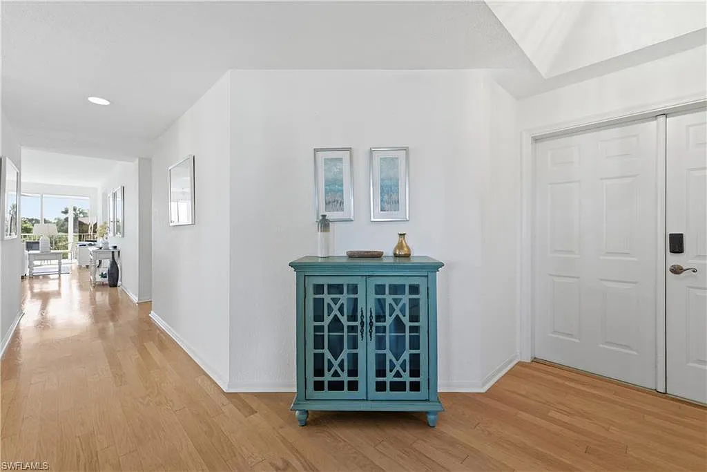 3 bed, 3.0 bath, 1800 sqft, $13,000 — Photo 2