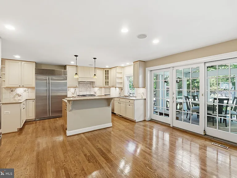 9904 Hall Rd — Photo 5