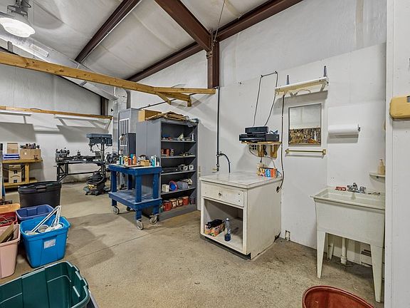 50th image of 20 Riverbend Ln