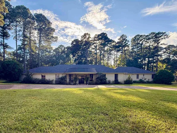 3800 Barry Dr, Marshall, TX 75672