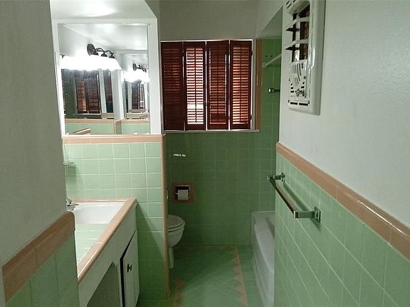 2nd image of 1414 Maux Dr