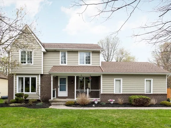 4 Gina Mdws, East Amherst, NY 14051