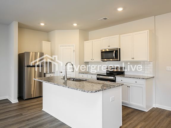 4th image of 11 Leacock Dr