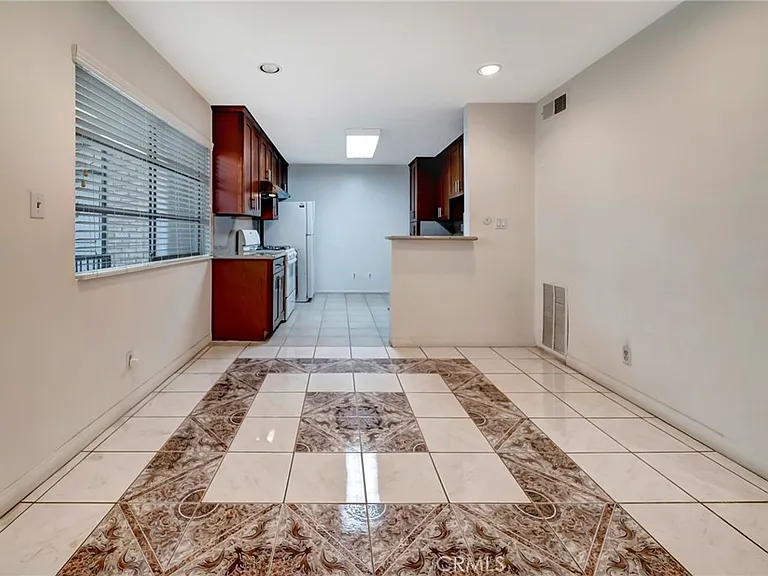 5315 Zelzah Ave #6 — Photo 6