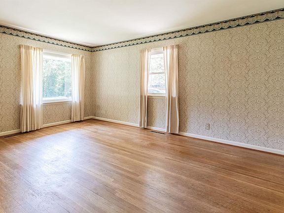 4th image of 6077 Grand River Rd