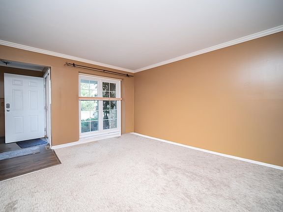 4th image of 836 Golf Course Rd