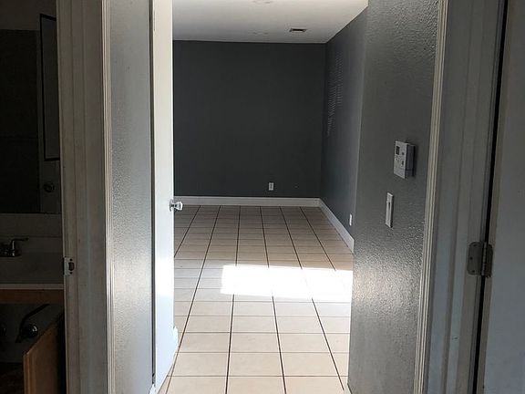 3rd image of 1213 Roselawn Ave APT C
