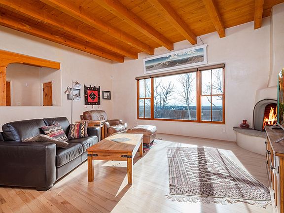 2nd image of 33 Camino San Lucas