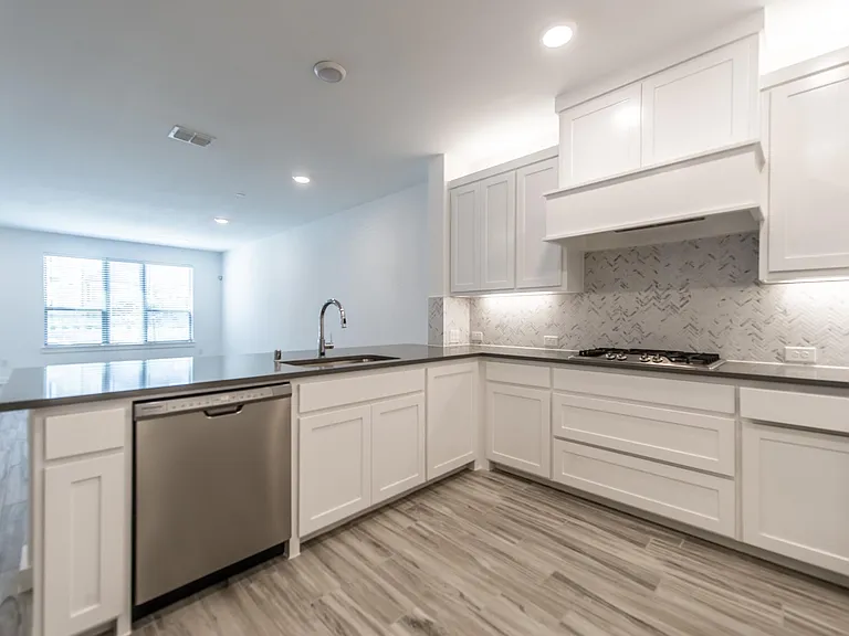 1540 Navasota Trl — Photo 9