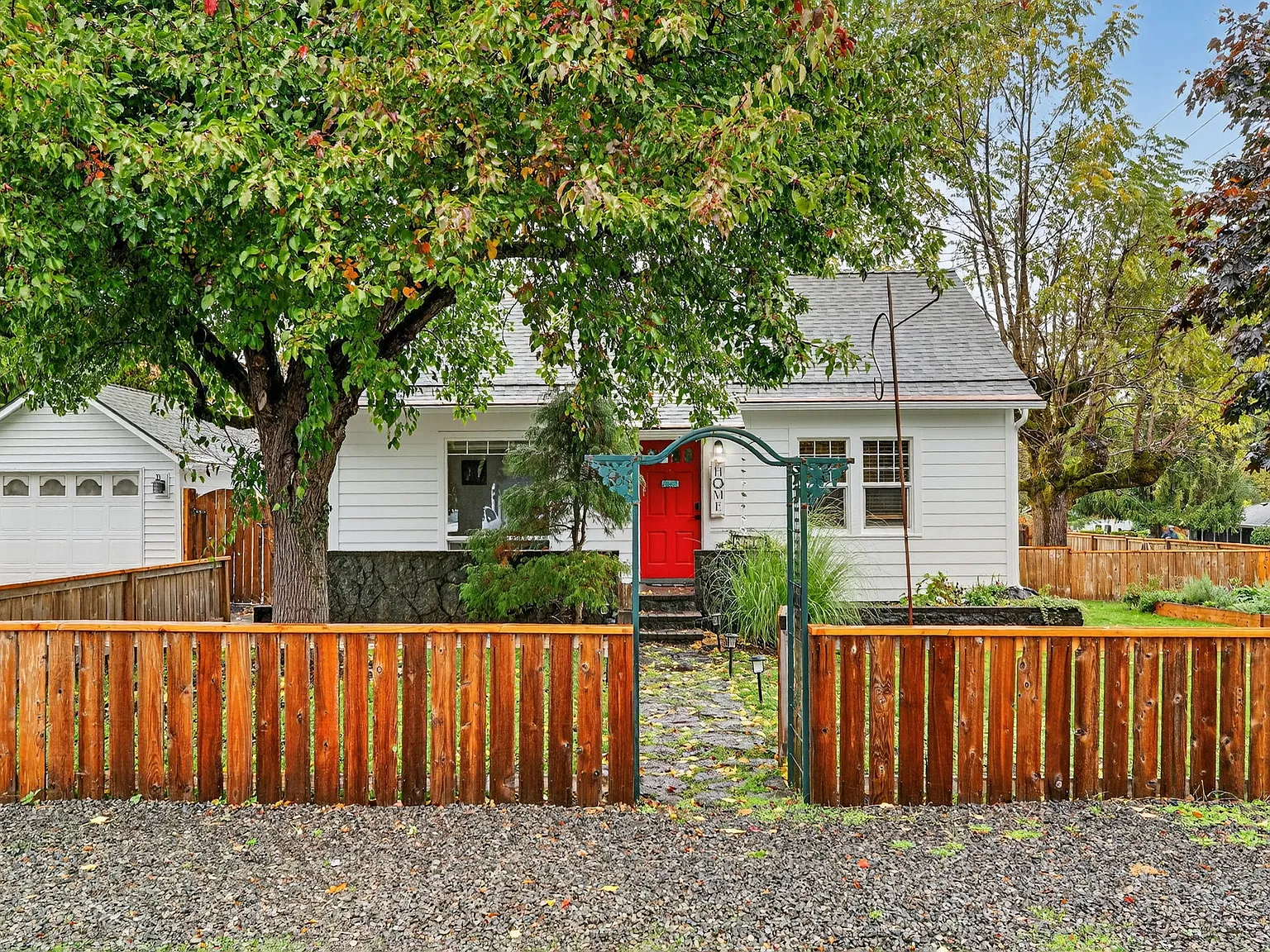 3 bed, 1267 sqft, $4,900 — Photo 1