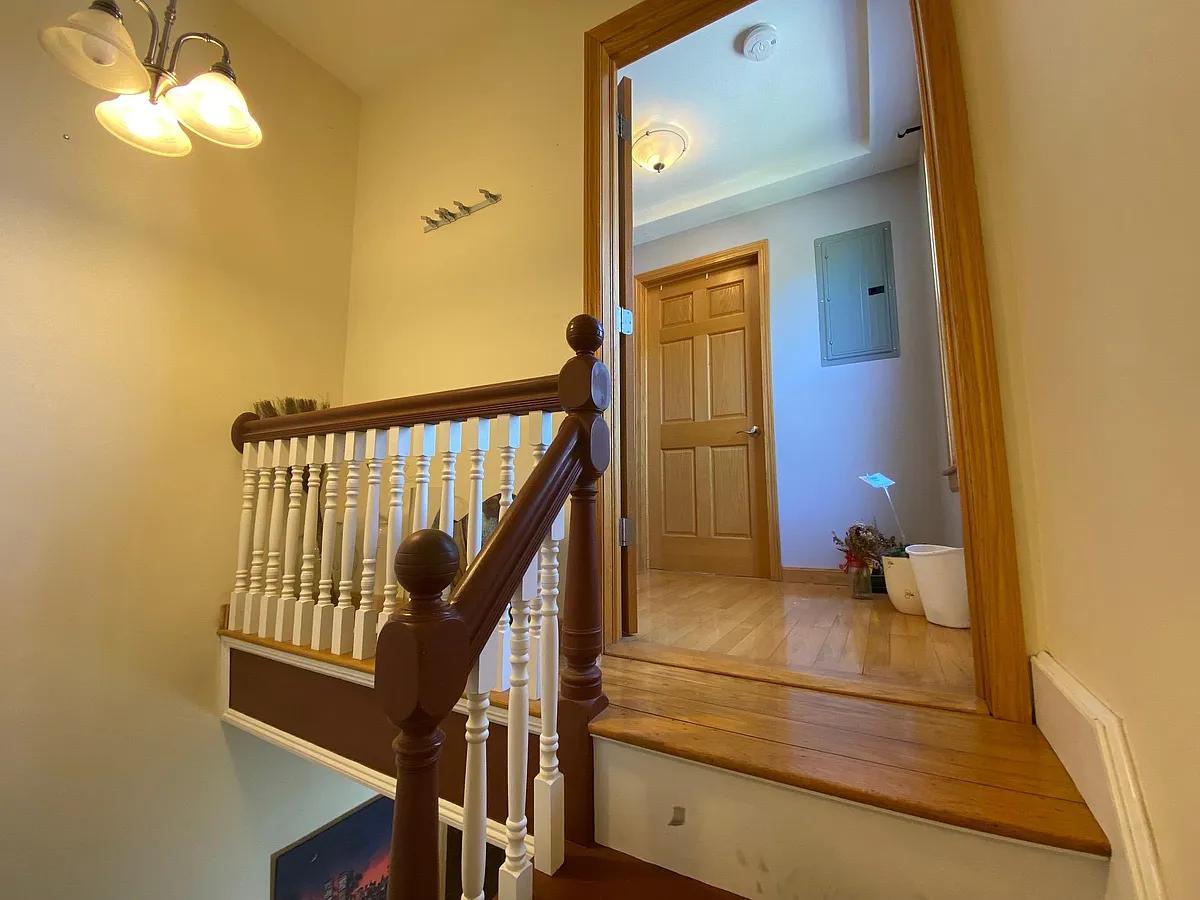 2nd Floor Entry - 181 Stetson Ave #2