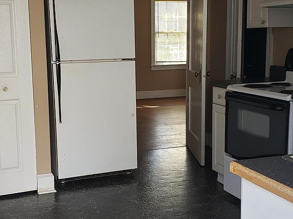 3rd image of 614 S Chester St #614