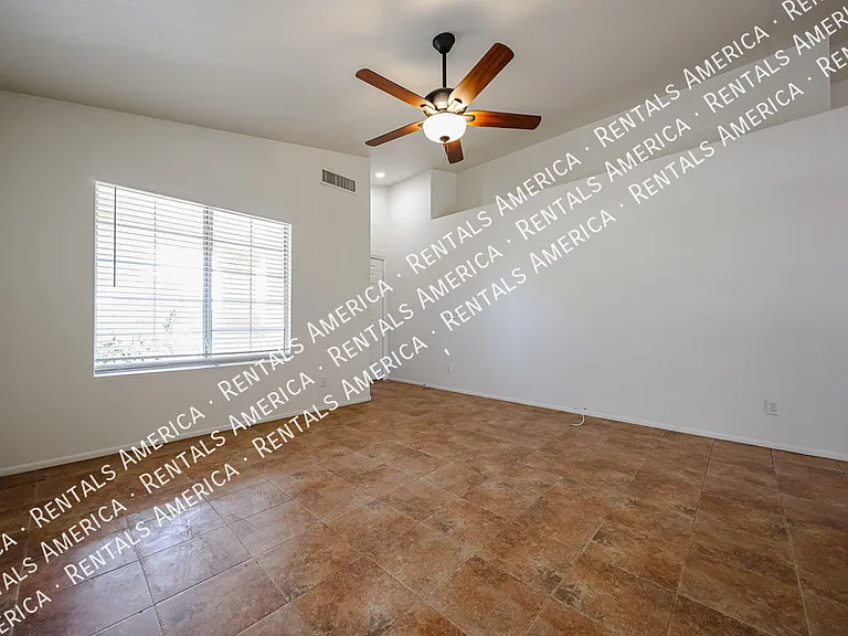 2354 E Browning Pl — Photo 3