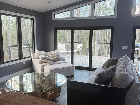 3rd image of 623 Richardson Rd