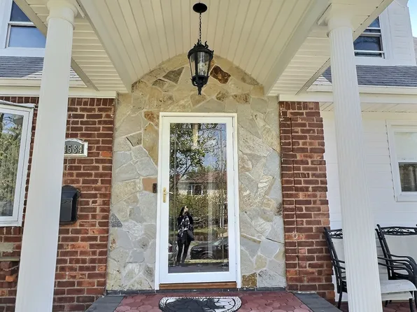 245-84 63rd Ave #2, Little Neck, NY 11362