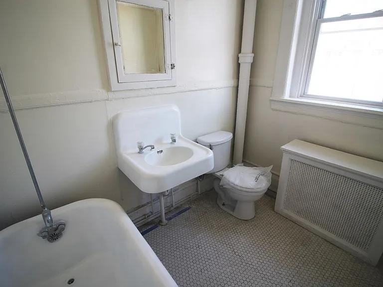 Avon Apartments — Photo 34