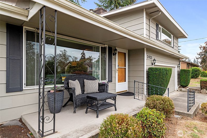 3rd image of 2421 94th Avenue E