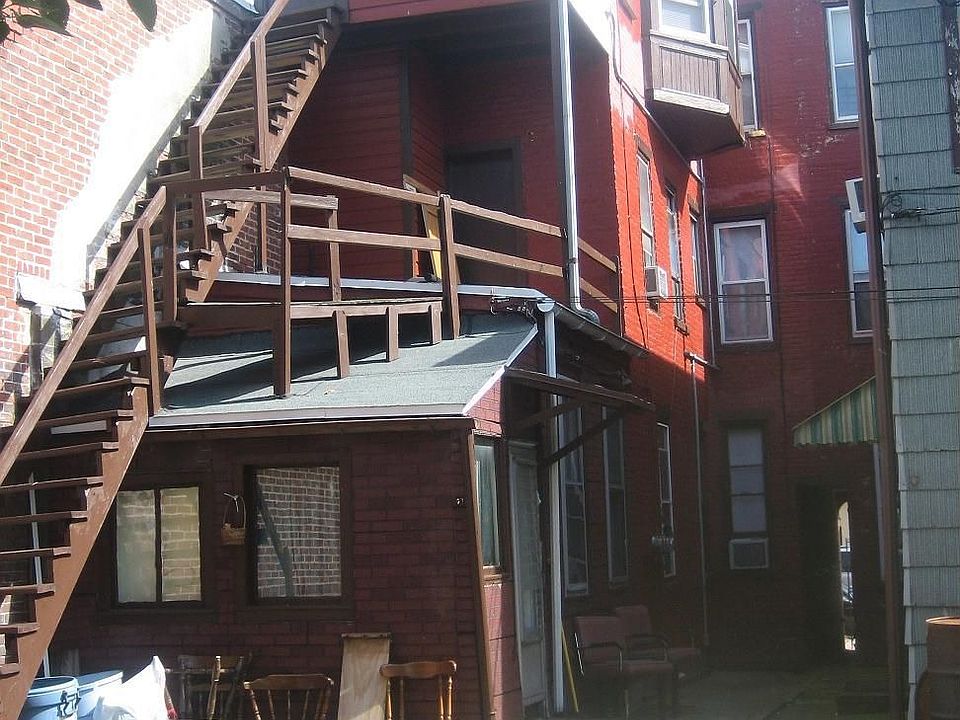2nd image of 1023 Douglass St