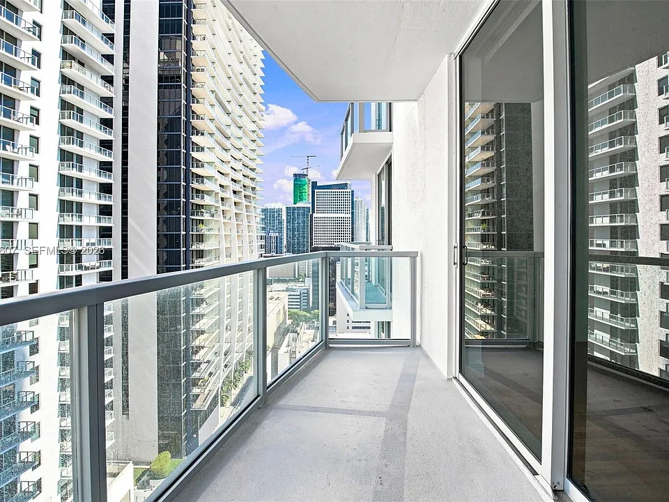 1060 Brickell Ave #2315