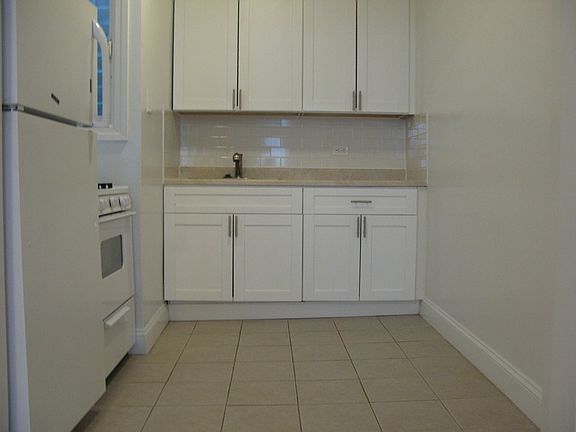 4th image of 1059 1st Ave #A5