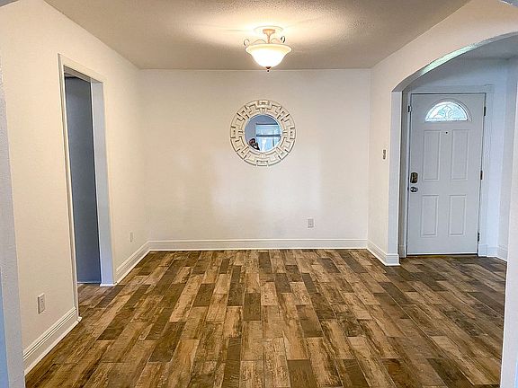 5th image of 2312 Colonial Ct S