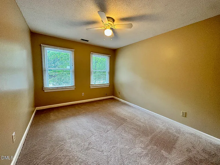 1012 Sturbridge Dr — Photo 16