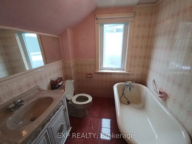 162 Woodroffe Ave — Photo 7