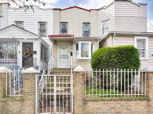 3104 95th St, Flushing, NY 11369