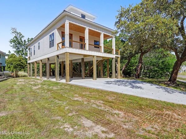 1310 Kensington Dr, Biloxi, MS 39530