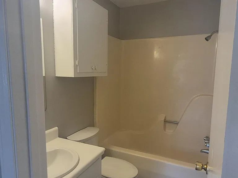2710 S Taft St — Photo 5