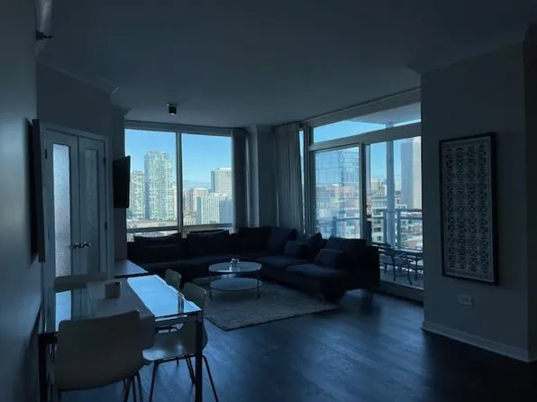 757 N Orleans St, Chicago, IL