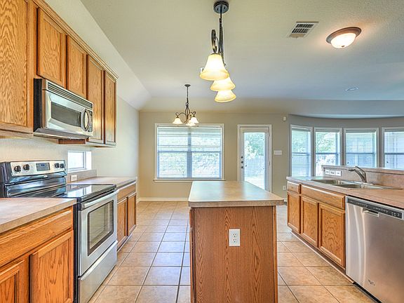4th image of 138 Justin Leonard Dr
