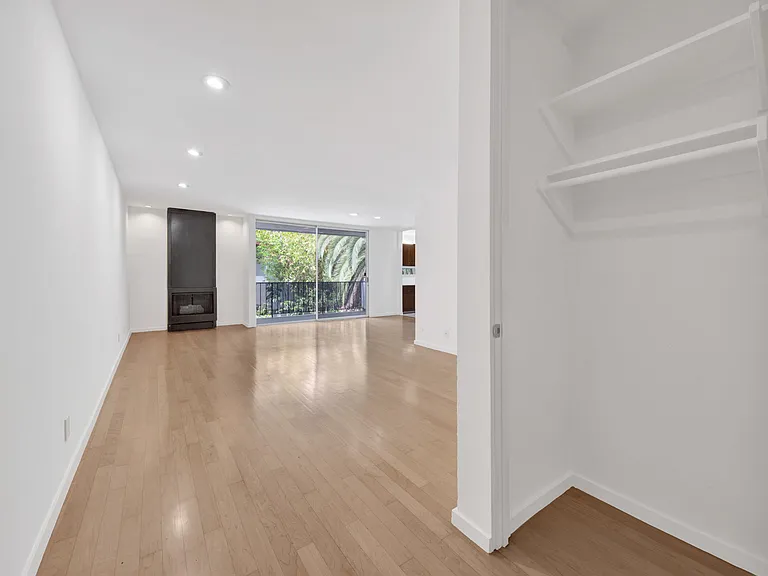 1147 N Clark St #206 — Photo 2
