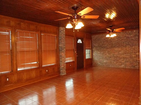 4th image of 2218 Wimbledon Dr