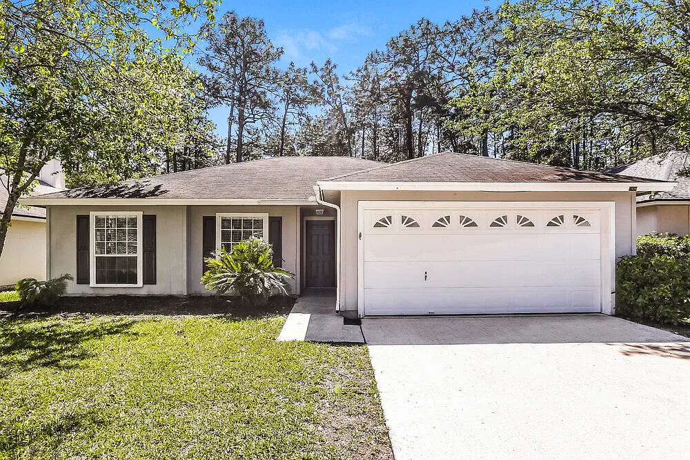 3 bed, 2.0 bath, 1284 sqft, $1,745 — Photo 1