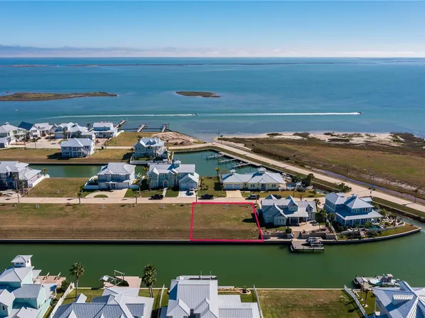 1010 Saint John Ct, Rockport, TX 78382