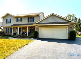 1243 Grassy Ln, Rossford, OH 43460