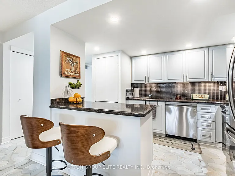 2091 Hurontario St #307 — Photo 11