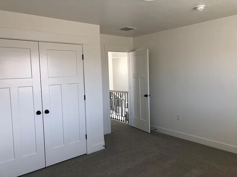 493 W Woodland Rd — Photo 20