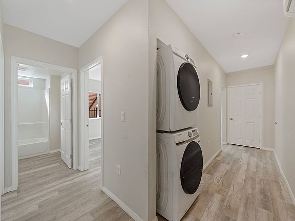 5th image of 324 1/2 W 51st St #0
