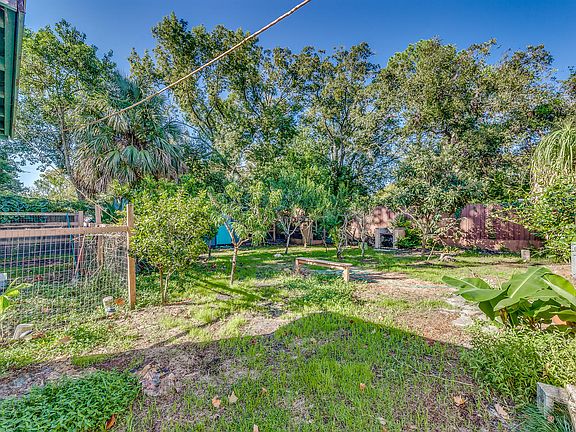 3rd image of 4806 Beverly Cir